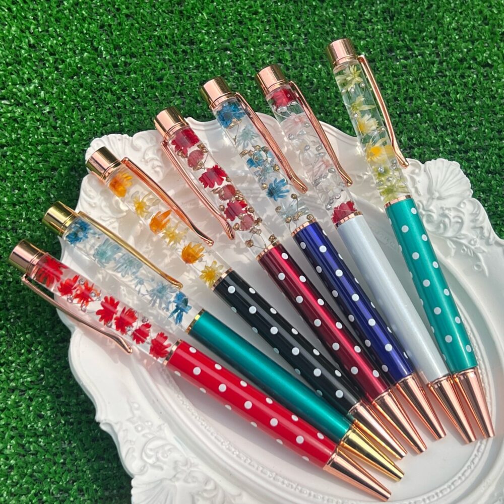 久しぶりにハーバリウムボールペン作っています | Le Beau Flower